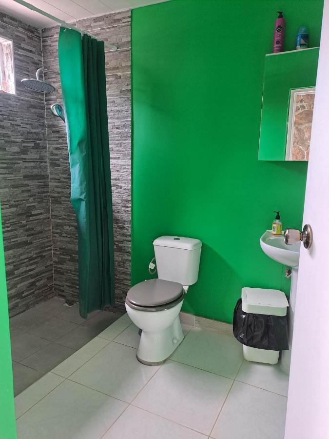 Auberge de jeunesse Laure Hebergement Loue Lits En Dortoir à Fa'a'ā Extérieur photo